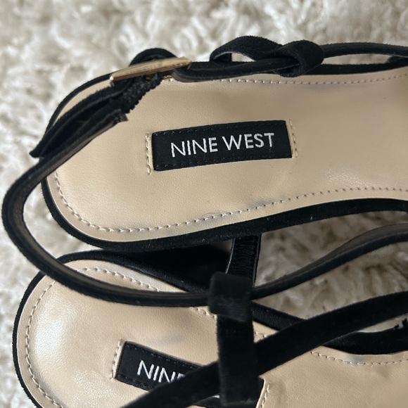 8 1/2 ADE SLINGBACK BLACK AND WHITE HEALS - Picture 6 of 10